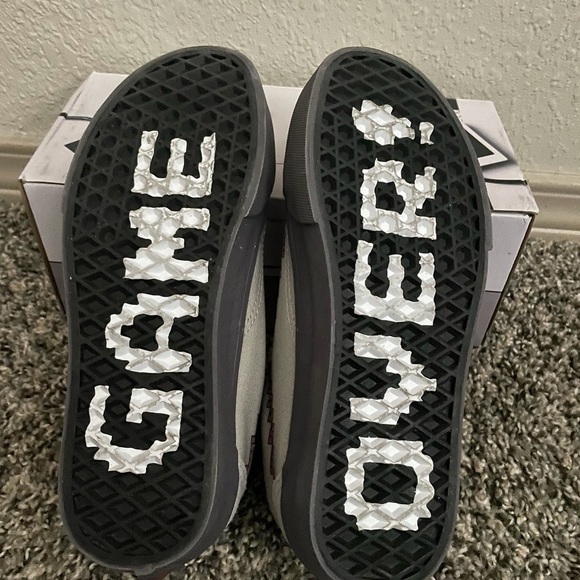 Nintendo Vans - Picture 2 of 4